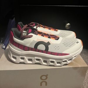 Women’s ON RUNNING CLOUDMONSTER size 8